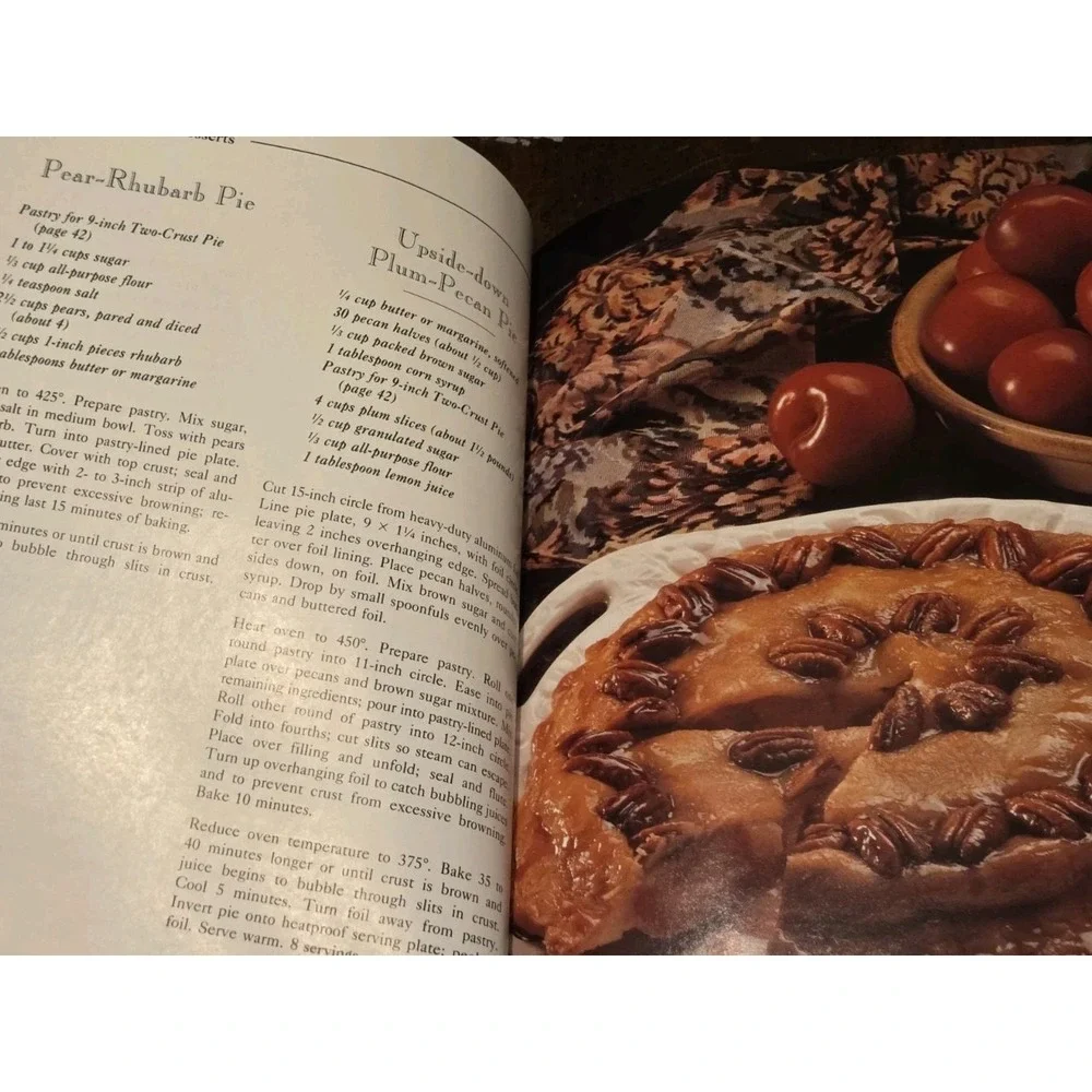 Betty Crocker's Old-Fashioned Desserts Hard Cover cr 1992 Classic Cookbook